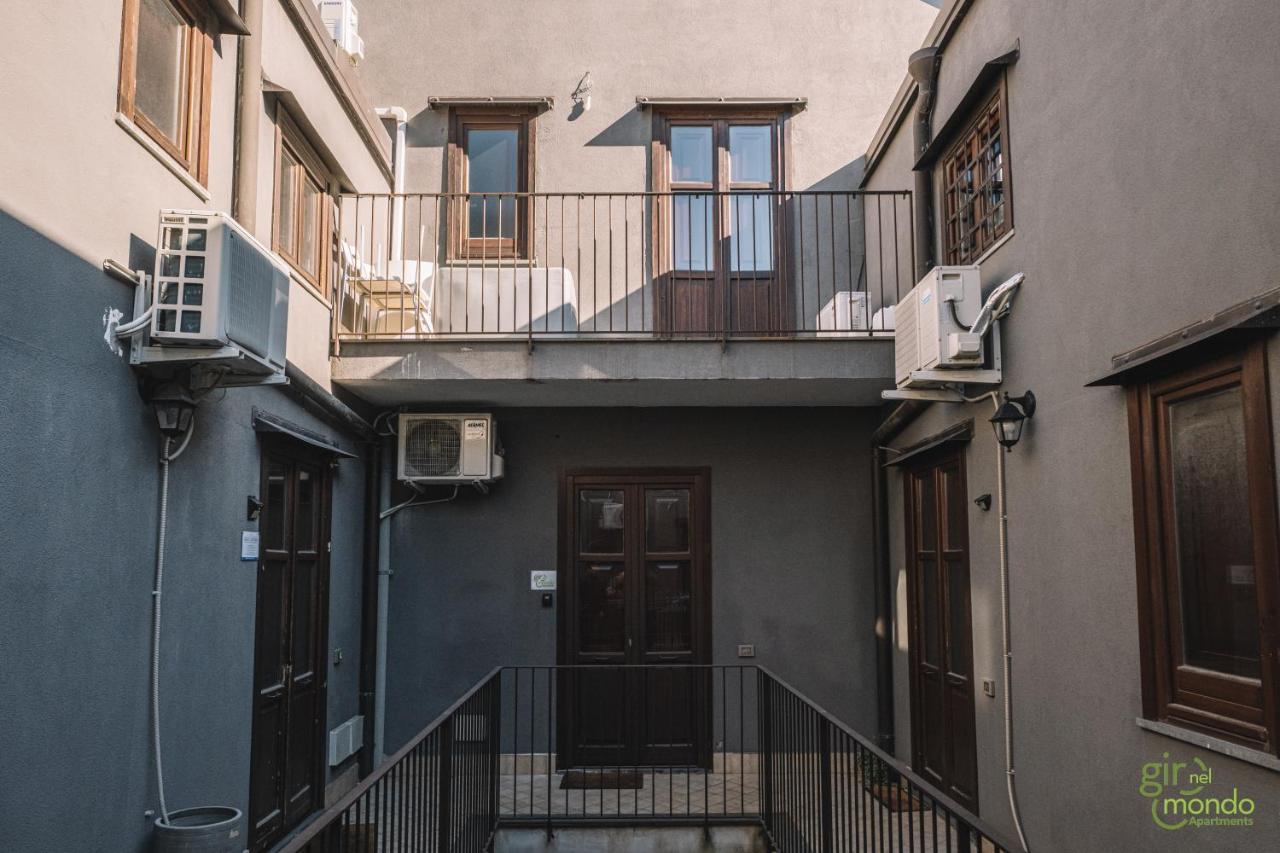 Giro Nel Mondo Apartments Catânia Exterior foto