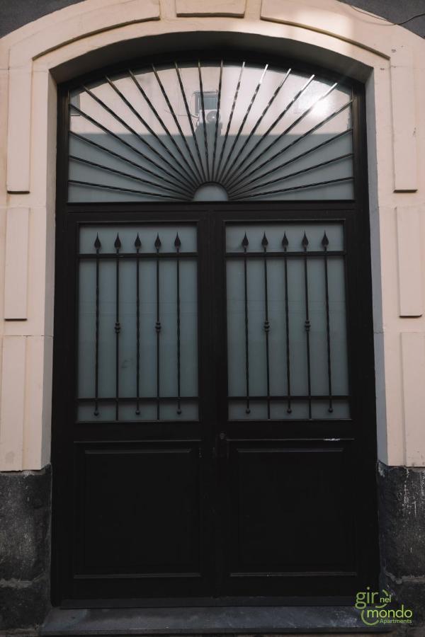 Giro Nel Mondo Apartments Catânia Exterior foto